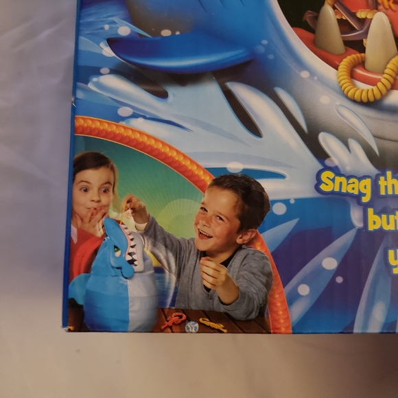 Pressman Shark Bite Game - Picture 3 of 7